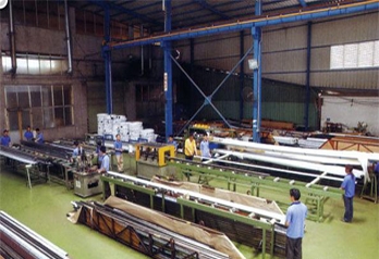 金材铝业铝方通生产车间